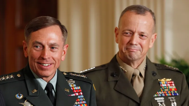 David Petraeus a John Allen
