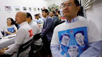 Korejci sledují historickou schůzku v Singapuru