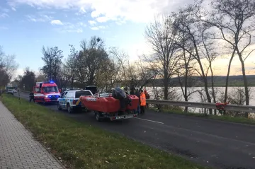 Do Labe u Litoměřic spadlo malé letadlo, pilot zahynul