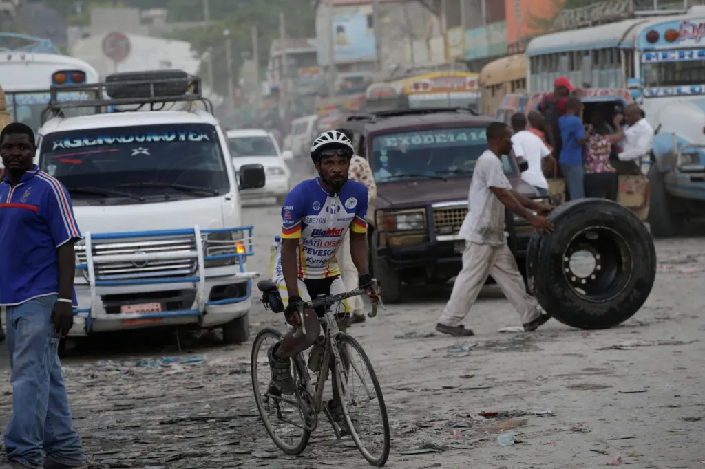 Cyklistika není na Haiti snadno dostupným sportem, země je velmi politicky nestabilní, většina obyvatel se potácí na hranici chudoby