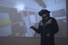 Zaměstnanci ostravských hutí nasadili 3D brýle. Virtuální realita je učí zvládat krizové situace