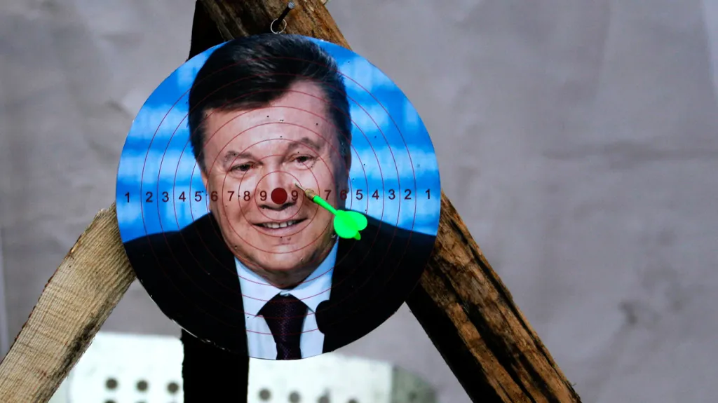 Demonstranti na Majdanu si udělali z Janukovyče terč