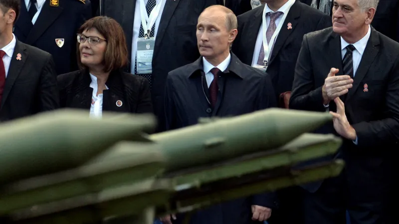 Vladimir Putin na vojenské přehlídce v Srbsku