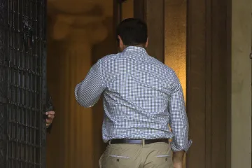 Řecko míří k dalším předčasným volbám, Tsipras podal demisi