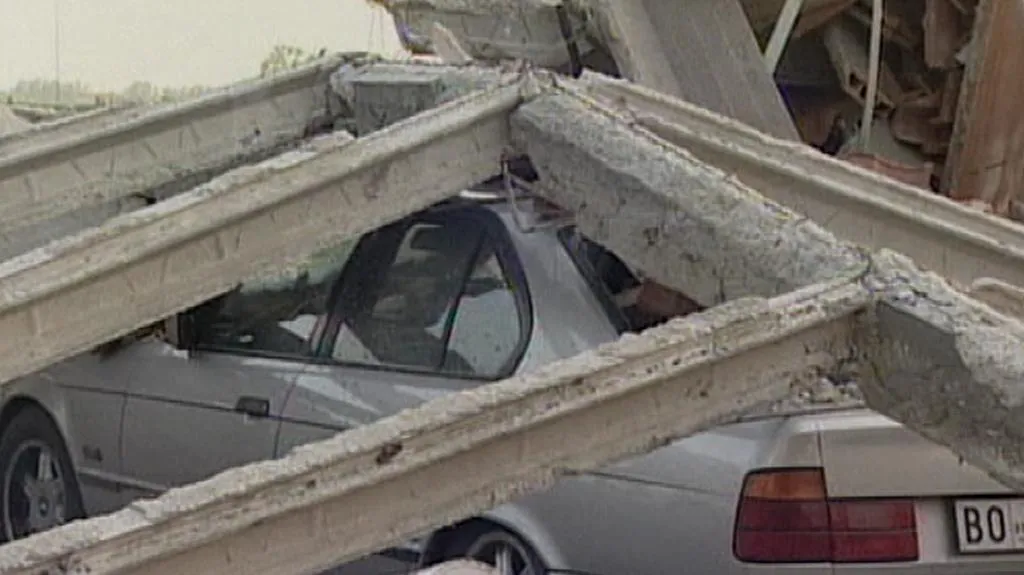 Následky řádění tornáda v provincii Modena