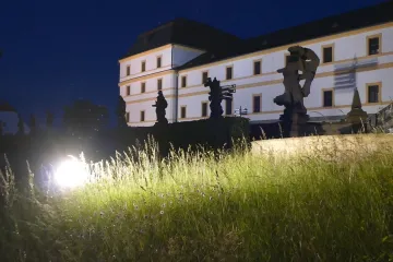 Světla nesvítí, průvodci neprovádí. Památky hledají cesty, jak ušetřit