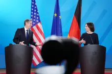 USA i Německo chtějí diplomatické řešení krize kolem Ukrajiny, Rusko varují před sankcemi