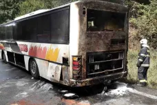 Na Šumpersku hořel autobus s desítkami cestujících, převážně dětí. Nikdo se nezranil