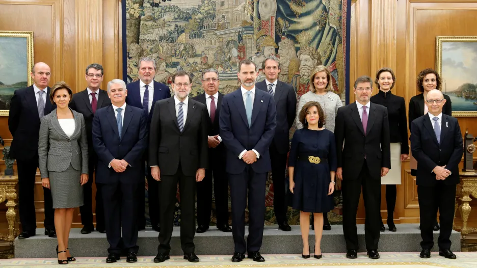 Nová španělská vláda s králem Felipem VI.
