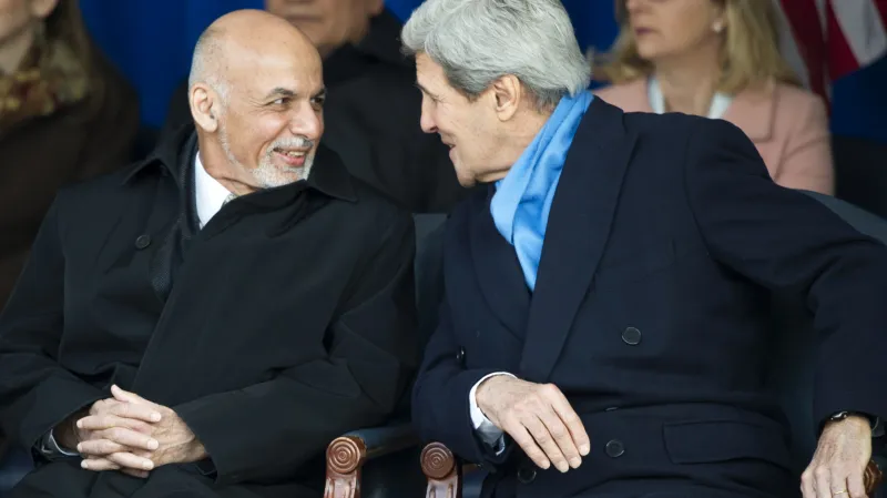 Ašraf Ghaní s Johnem Kerrym