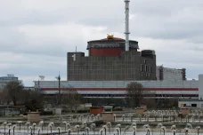 Záporožská jaderná elektrárna se chladí vodou z Kachovské přehrady. Situace je dle Enerhoatomu pod kontrolou