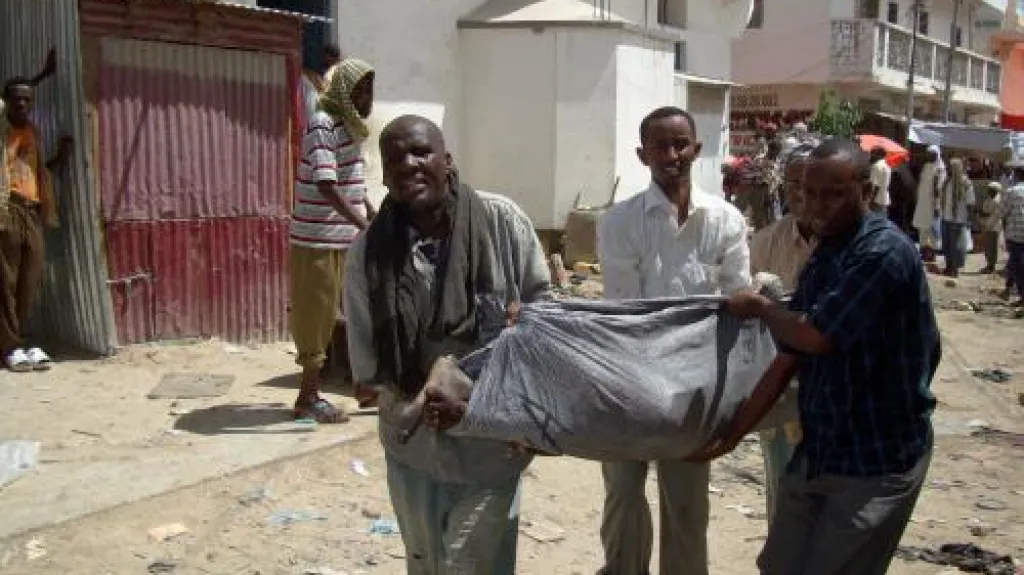 Útoky v Mogadišu zabily přes 30 lidí