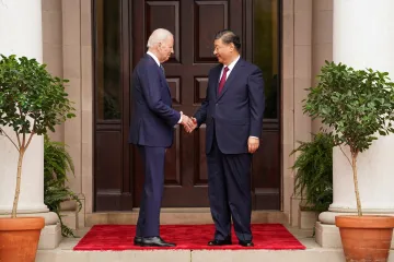 Joe Biden se setkal se Si Ťin-pchingem v San Franciscu. Soupeření USA a Číny nesmí přerůst v konflikt, prohlásil