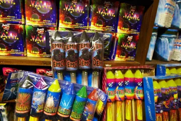 Nový rok se blíží. Policisté zamířili do obchodů s pyrotechnikou