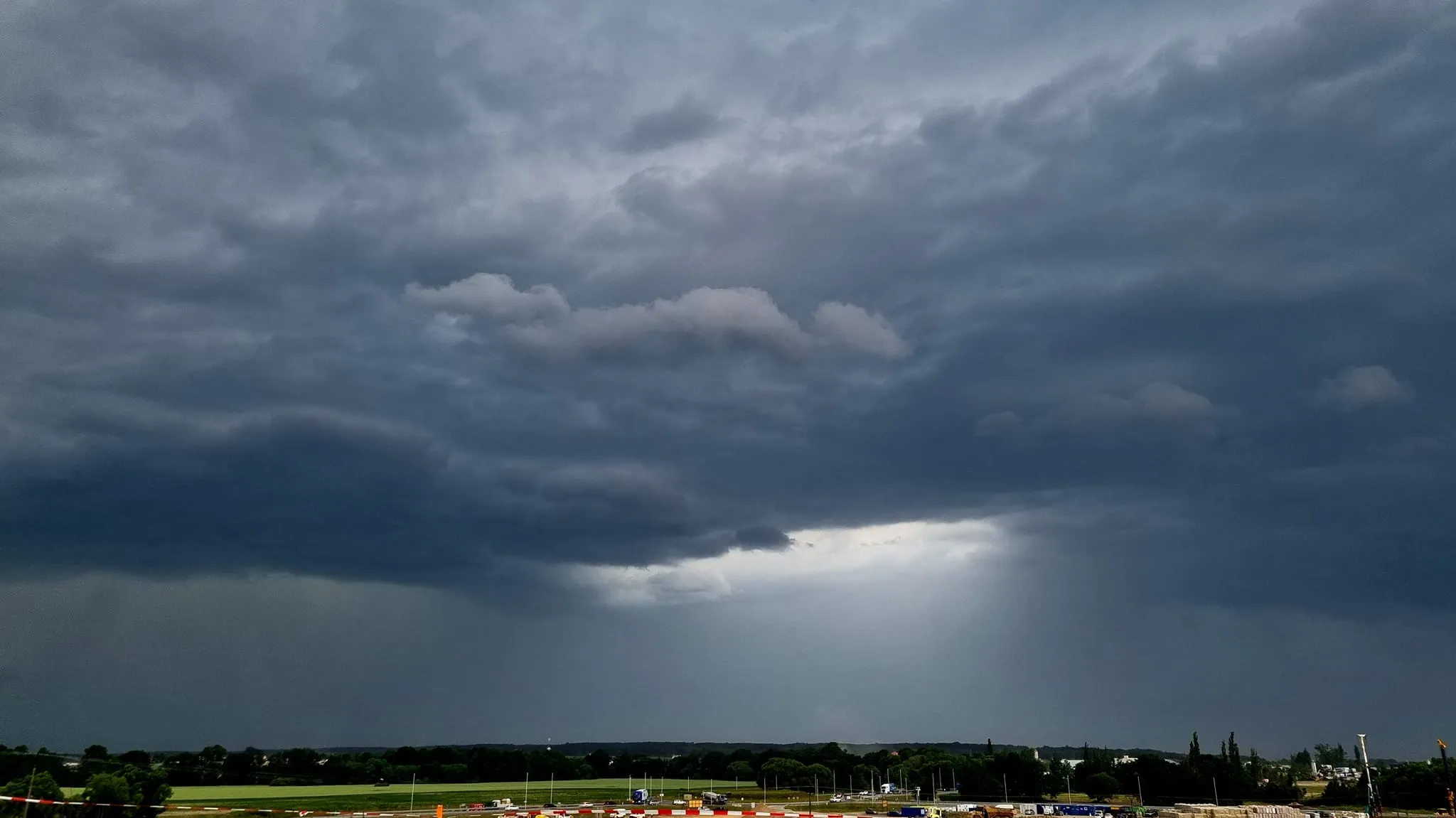 Většinu Česka zasáhnou bouřky, varují meteorologové
