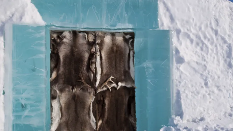 Hotel z ledu v Jukkasjärvi