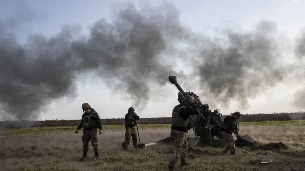 Ukrajinské dělostřelectvo u města Cherson