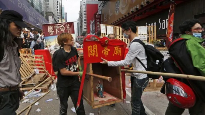 Události ČT: Vyklizení hongkongského Mong Koku