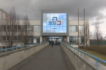 Rada Kraje Vysočina odvolala ředitele jihlavské nemocnice Veleva podezřelého z korupce