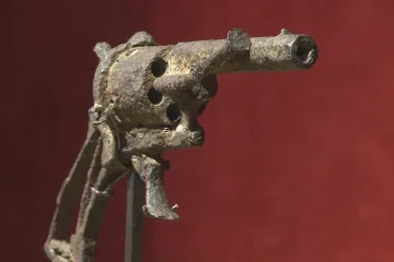 Corpus delicti, nebo jenom zrezlý kvér? Zbraň, kterou se měl zabít van Gogh, vydražili za miliony