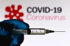 Zvedá se další vlna fake news o koronaviru. V hlavní roli je vakcína a všemocný Bill Gates