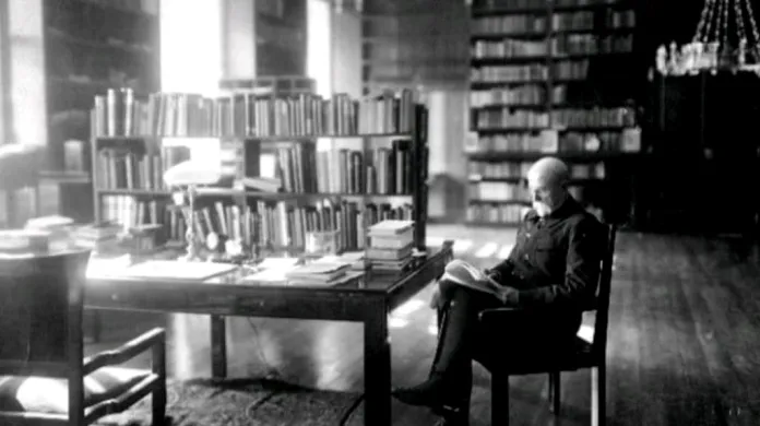 Tomáš Garrigue Masaryk ve své pracovně