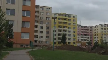 Lidé z domu v ulici Benátky se přestěhovali na sídliště