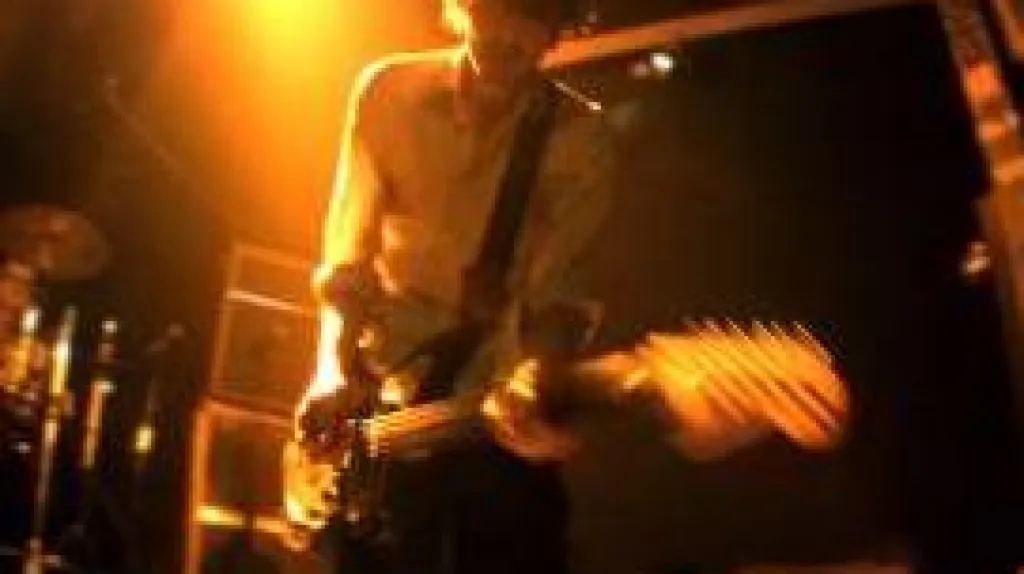 Metal s prvky cikánské hudby a šansonu - \"Rue 10\"