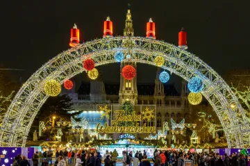 Pandemie ve světě: Rakousko zpřísní pravidla na hranicích, Dánsko uzavře divadla a kina