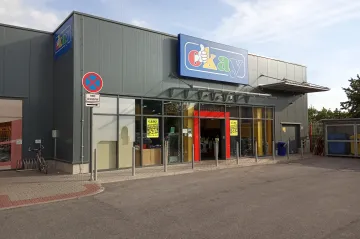 Prodejce elektroniky Okay je v úpadku, rozhodl soud