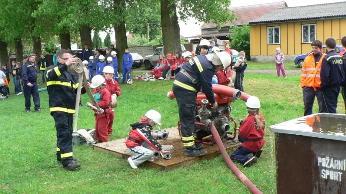 Soutěž mladých hasičů v Košticích