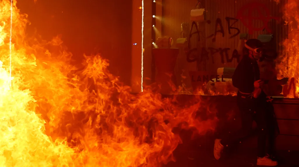 Ve Francii pokračují protesty proti důchodové reformě