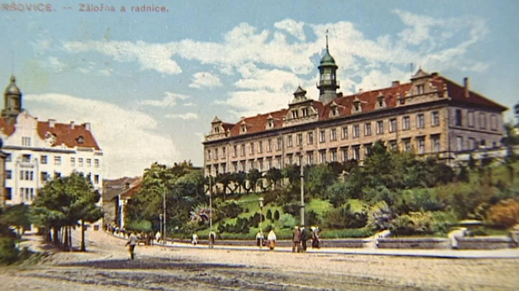 Vršovický zámeček na archivní pohlednici