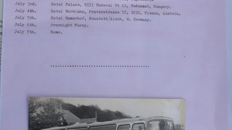 Hathawayův autobus a plán cesty