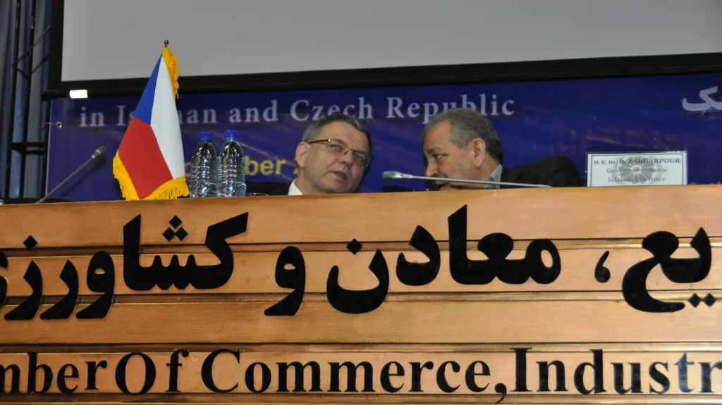 Lubomír Zaorálek při jednání s íránskými obchodníky