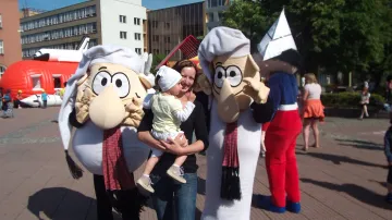 Křemílek a Vochomůrka jako obletované celebrity na Dni ČT ve Zlíně