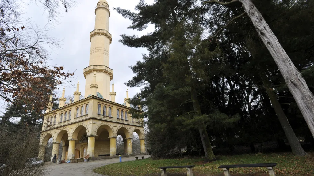 Opravy minaretu v Lednicko-valtickém areálu pokračují