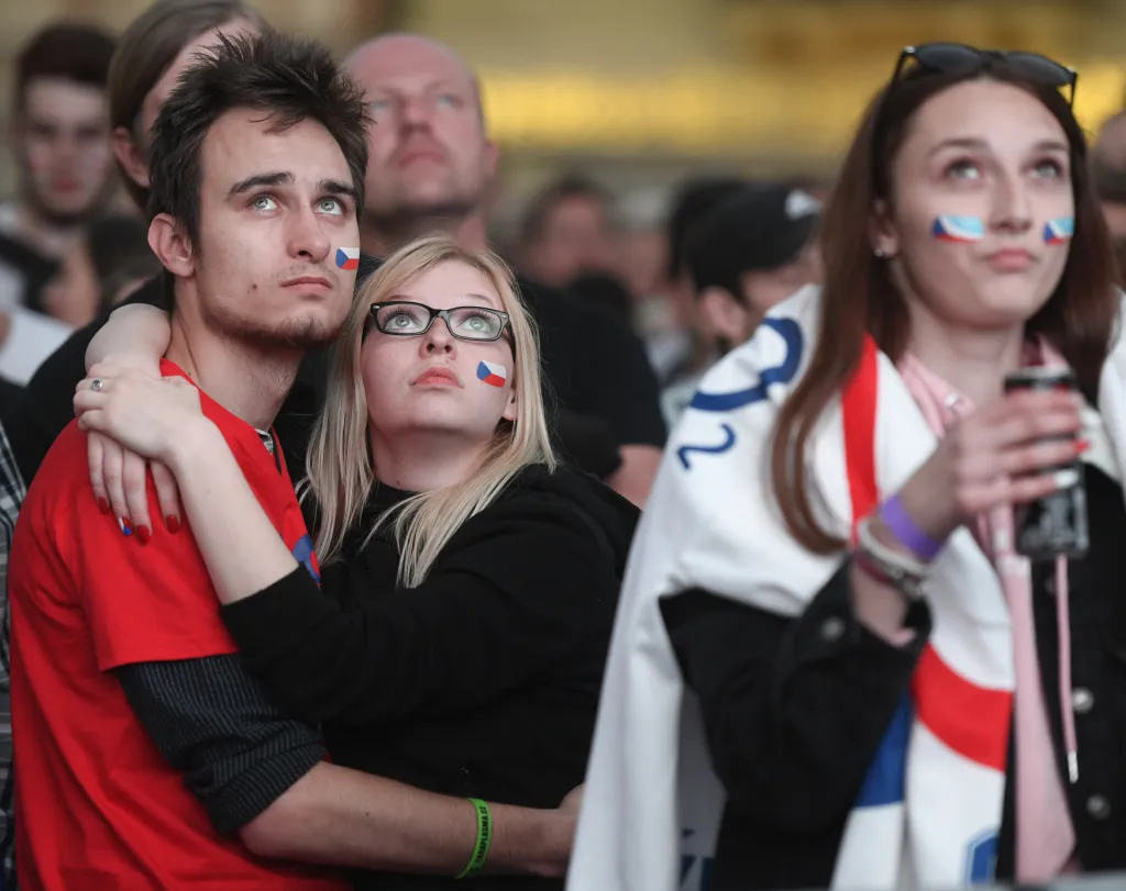 Fanoušci hokeje sledují boje o medaile i na Staroměstském náměstí v Praze