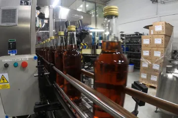 Alkoholu v lihovinách ubývá. Sráží ho vyšší daň i snižování spotřeby