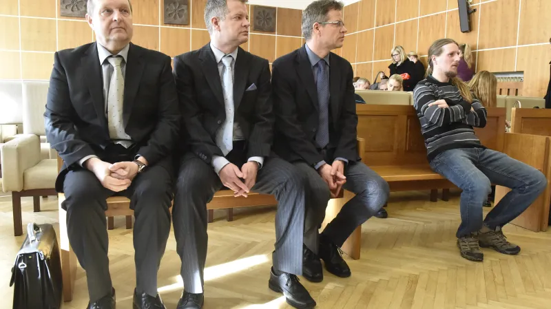 Soud shledal vinnými i další obžalované