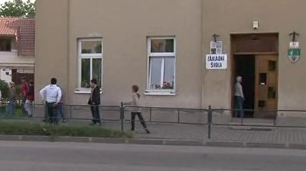 Budova okrádané školy Křivánkovo náměstí v Žebětíně