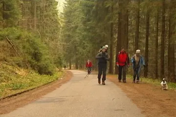 České hory jsou plné pěších turistů