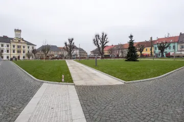 Česká Skalice dokončila první část rekonstrukce náměstí. Má opravenou kašnu i nové chodníky