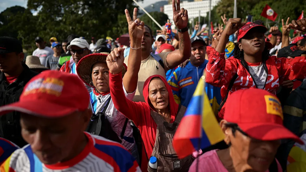 Podporovatelé vlády Nicoláse Madura na protestním shromáždění v Caracasu