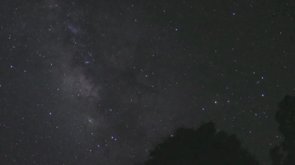 Nad La Palma je obloha posetá hvězdami