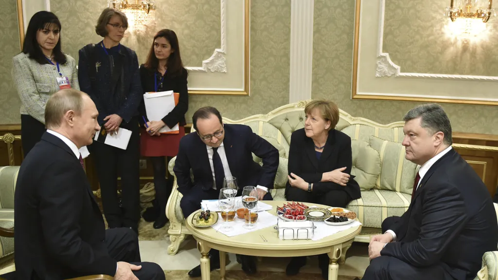 Putin, Merkelová, Hollande a Porošenko před jednáním v Minsku