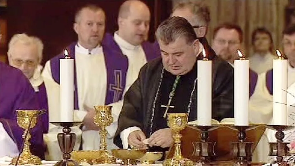 Dominik Duka při bohoslužbě