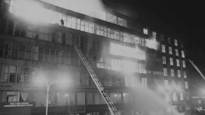 Požár Veletržního paláce v roce 1974