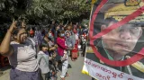 Protesty v Myanmaru pokračují již několik dní. Demonstranti se domnívají, že převzetí moci armádou nemůže být v demokratické zemi akceptovatelné