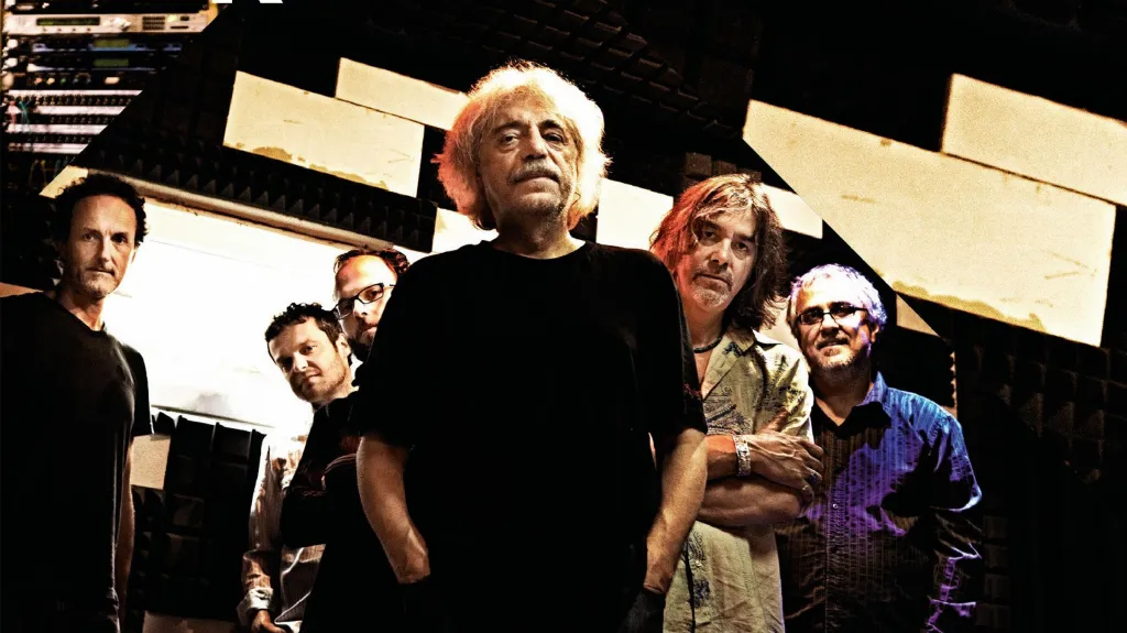 Robert Křesťan a Druhá tráva na obalu desky Pojďme se napít...